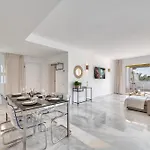 Lägenhet Modern 3 Bdrm With Sea Views & Pool Newly Renovated