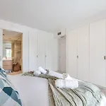 Modern 3 Bdrm With Sea Views & Pool Newly Renovated Lägenhet *