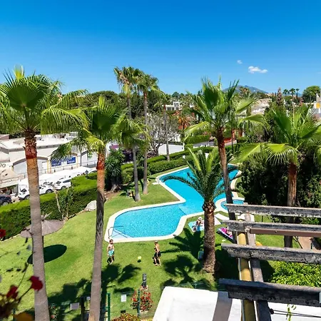 Modern 3 Bdrm With Sea Views & Pool Newly Renovated Apartment *