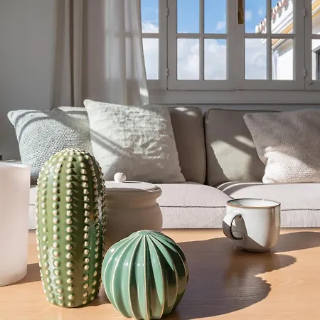 Modern 3 Bdrm With Sea Views & Pool Newly Renovated *