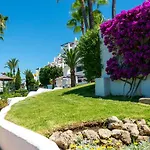 Apartamento Modern 3 Bdrm With Sea Views & Pool Newly Renovated *