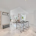 Appartamento Modern 3 Bdrm With Sea Views & Pool Newly Renovated