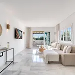 Appartamento Modern 3 Bdrm With Sea Views & Pool Newly Renovated *