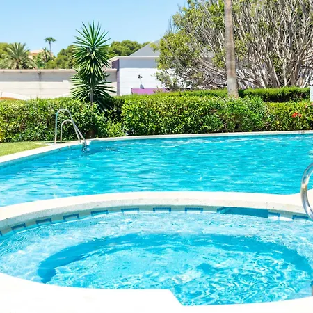 Modern 3 Bdrm With Sea Views & Pool Newly Renovated Apartment *