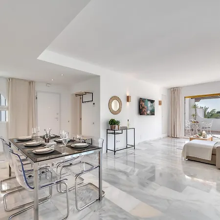 公寓 Modern 3 Bdrm With Sea Views & Pool Newly Renovated