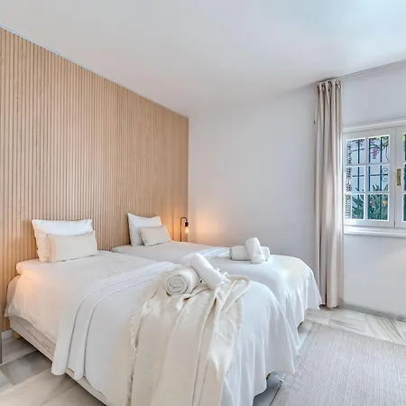 Modern 3 Bdrm With Sea Views & Pool Newly Renovated Apartment *