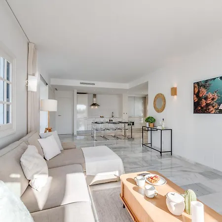 Modern 3 Bdrm With Sea Views & Pool Newly Renovated 아파트 마르베야