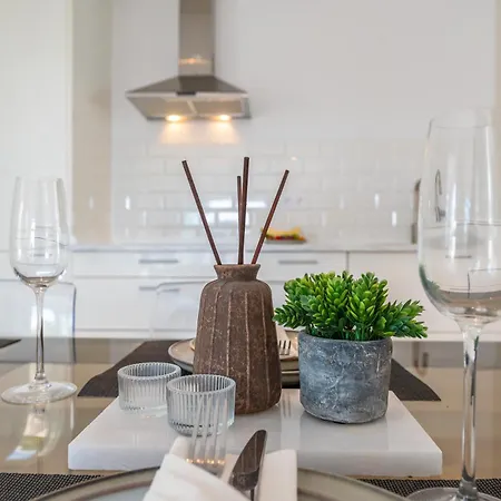 Modern 3 Bdrm With Sea Views & Pool Newly Renovated *