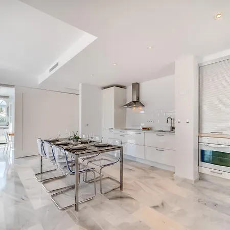 Modern 3 Bdrm With Sea Views & Pool Newly Renovated 마르베야