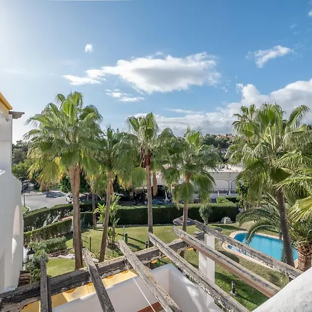 Modern 3 Bdrm With Sea Views & Pool Newly Renovated Apartment *
