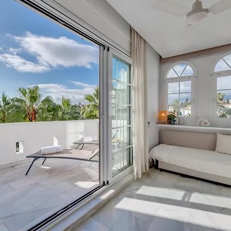 Modern 3 Bdrm With Sea Views & Pool Newly Renovated 马尔韦利亚