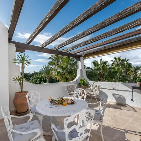 Modern 3 Bdrm With Sea Views & Pool Newly Renovated 아파트
