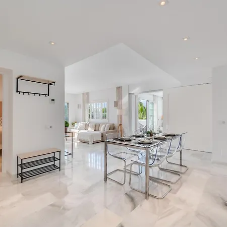 公寓 Modern 3 Bdrm With Sea Views & Pool Newly Renovated