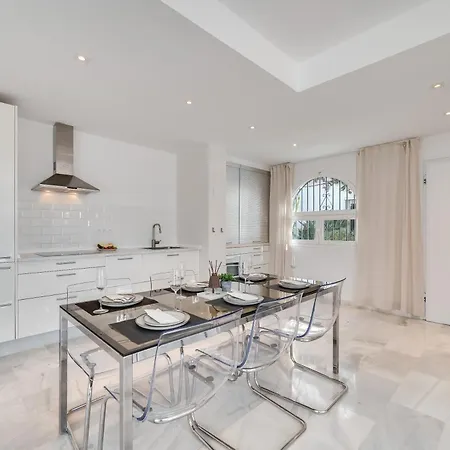 Modern 3 Bdrm With Sea Views & Pool Newly Renovated * 马尔韦利亚