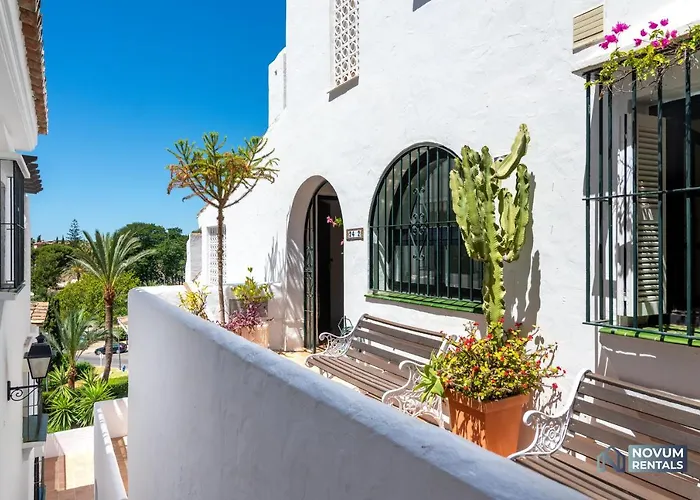 Modern 3 Bdrm With Sea Views & Pool Newly Renovated *