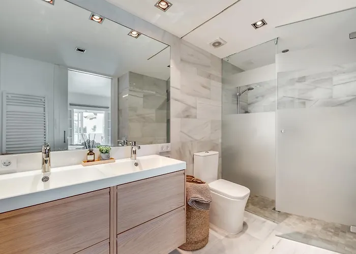 Modern 3 Bdrm With Sea Views & Pool Newly Renovated