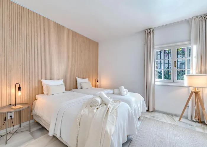 Modern 3 Bdrm With Sea Views & Pool Newly Renovated דירה *