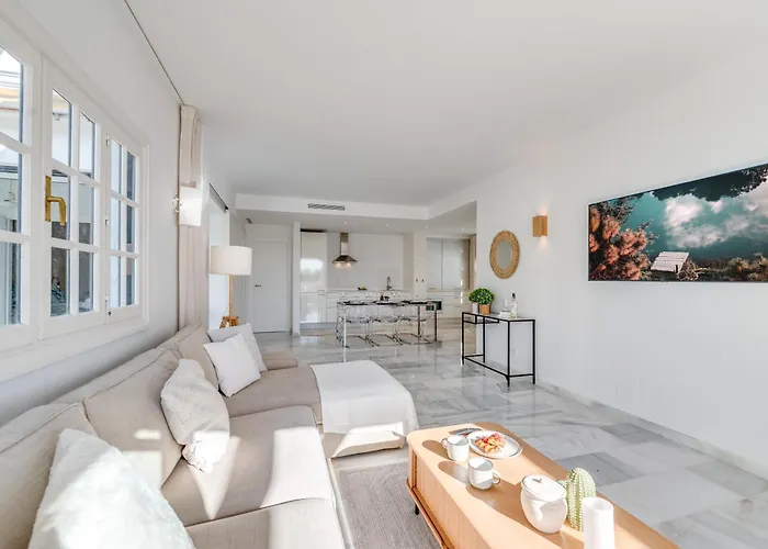 Modern 3 Bdrm With Sea Views & Pool Newly Renovated דירה מארבלה