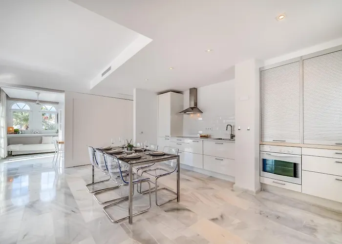 Modern 3 Bdrm With Sea Views & Pool Newly Renovated מארבלה