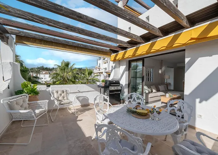 דירה Modern 3 Bdrm With Sea Views & Pool Newly Renovated *