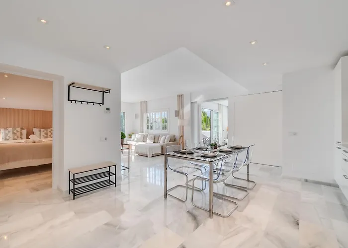 דירה Modern 3 Bdrm With Sea Views & Pool Newly Renovated