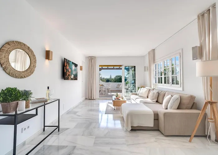 דירה Modern 3 Bdrm With Sea Views & Pool Newly Renovated *