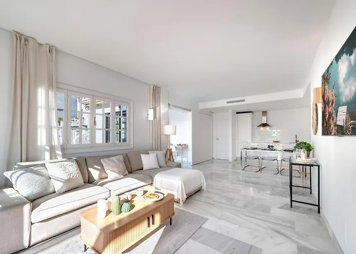 Modern 3 Bdrm With Sea Views & Pool Newly Renovated דירה מארבלה