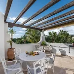 Modern 3 Bdrm With Sea Views & Pool Newly Renovated Apartament