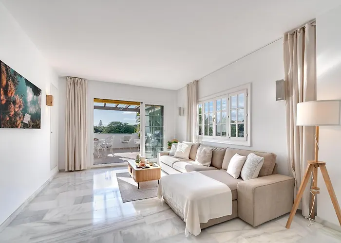 Апартаменти Modern 3 Bdrm With Sea Views & Pool Newly Renovated Марбелья