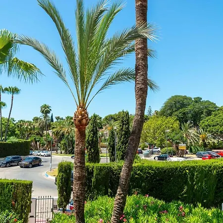 Modern 3 Bdrm With Sea Views & Pool Newly Renovated