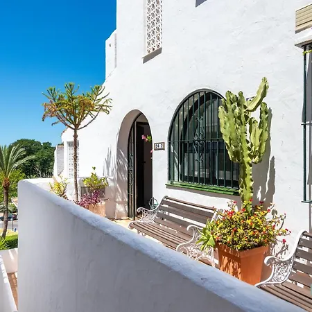 Modern 3 Bdrm With Sea Views & Pool Newly Renovated *