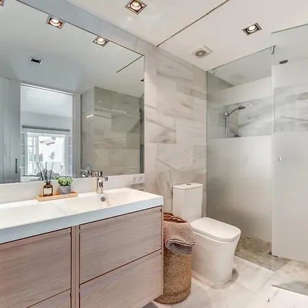 Modern 3 Bdrm With Sea Views & Pool Newly Renovated