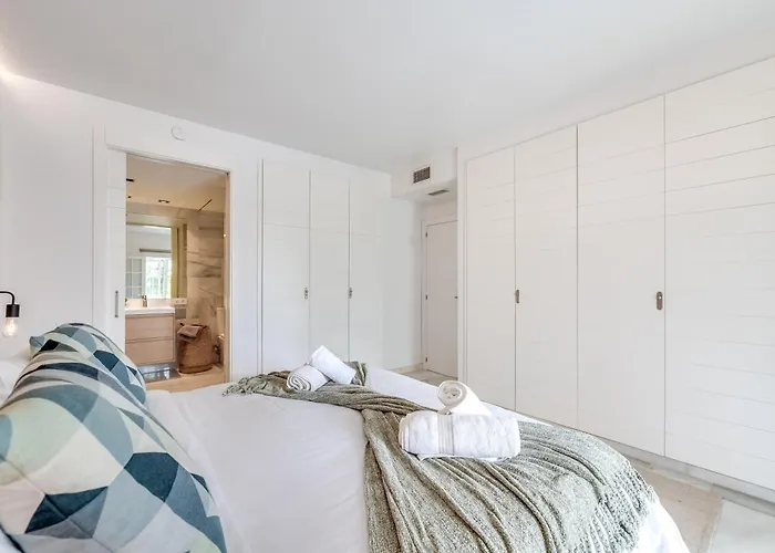 Modern 3 Bdrm With Sea Views & Pool Newly Renovated Appartamento *